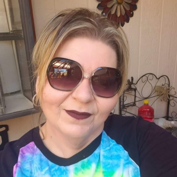 Meet your Posher, Diane - Picture 1 of 4